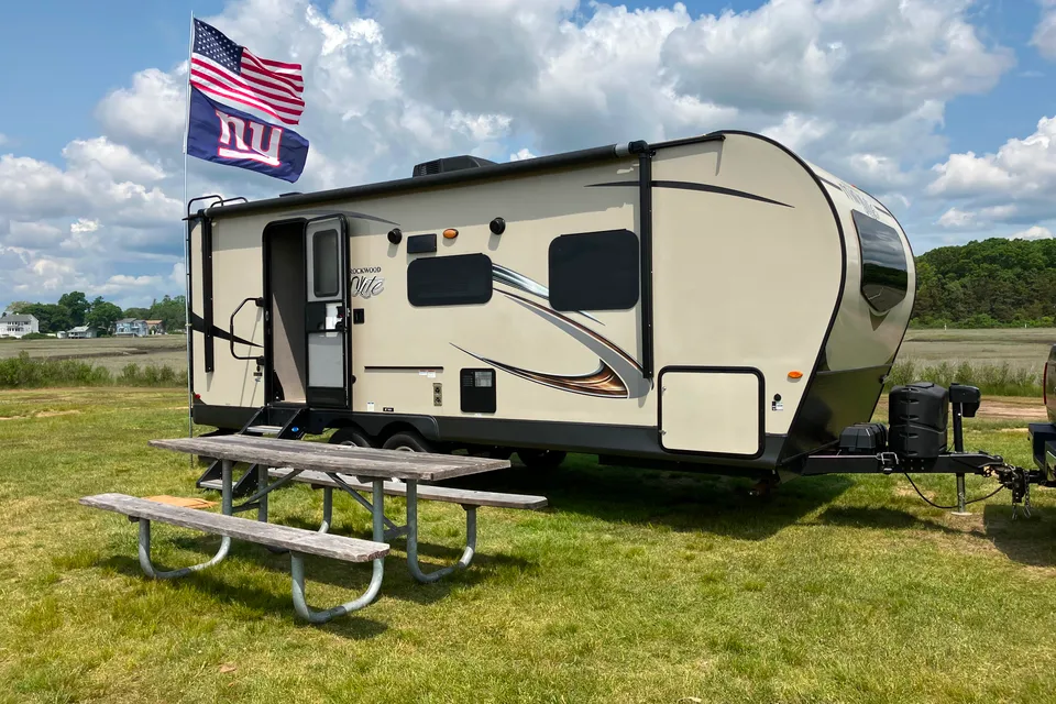 Couple Camper
