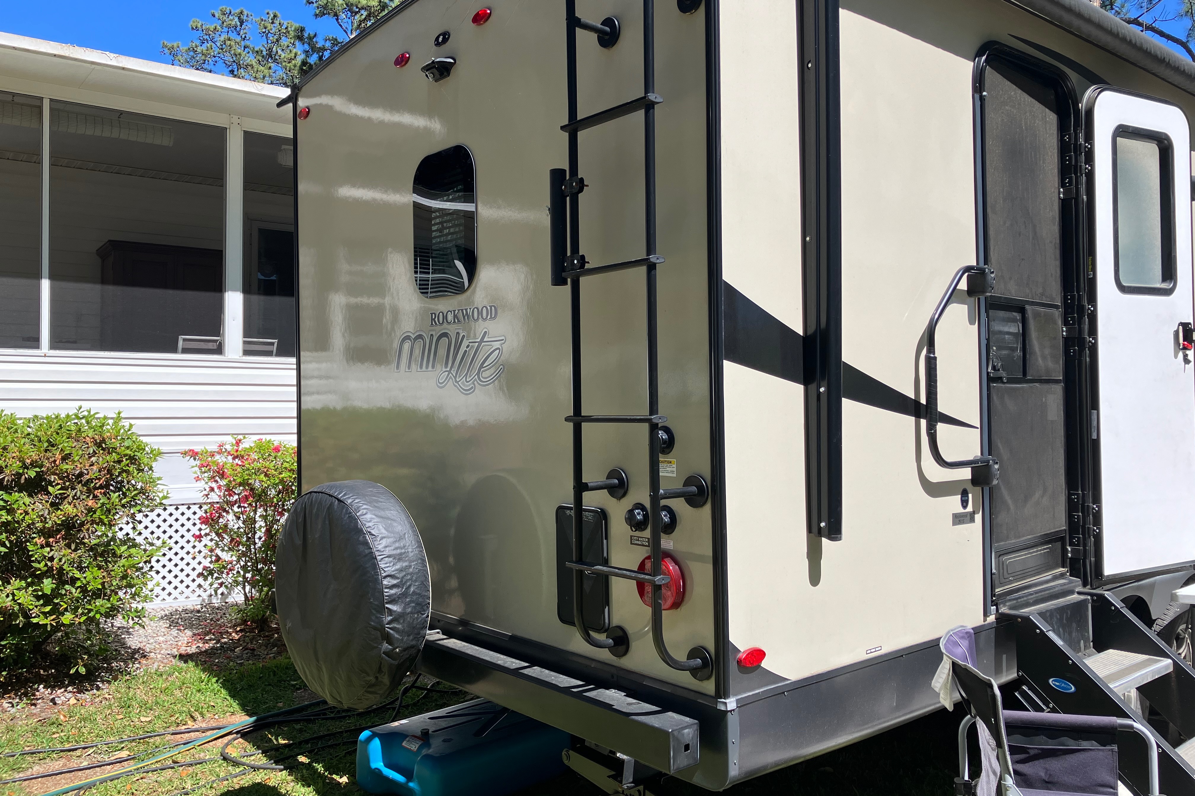 Couple Camper