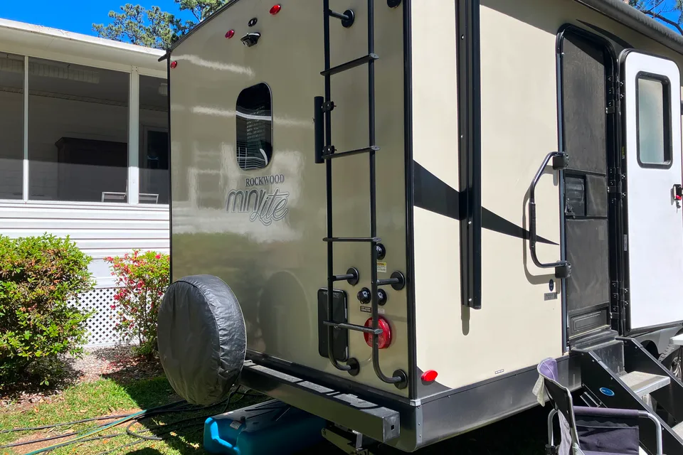 Couple Camper