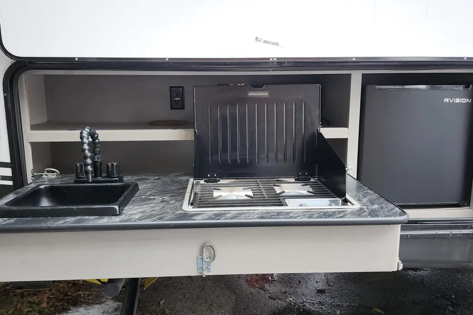 Tracer Retreat: 8 person travel trailer