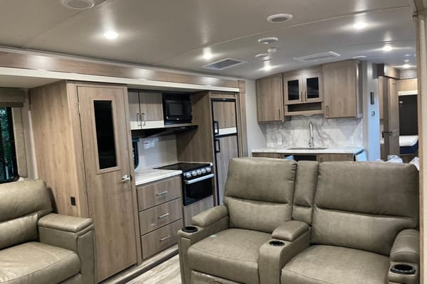 Brandon's Grand Design 3100RD Travel Trailer