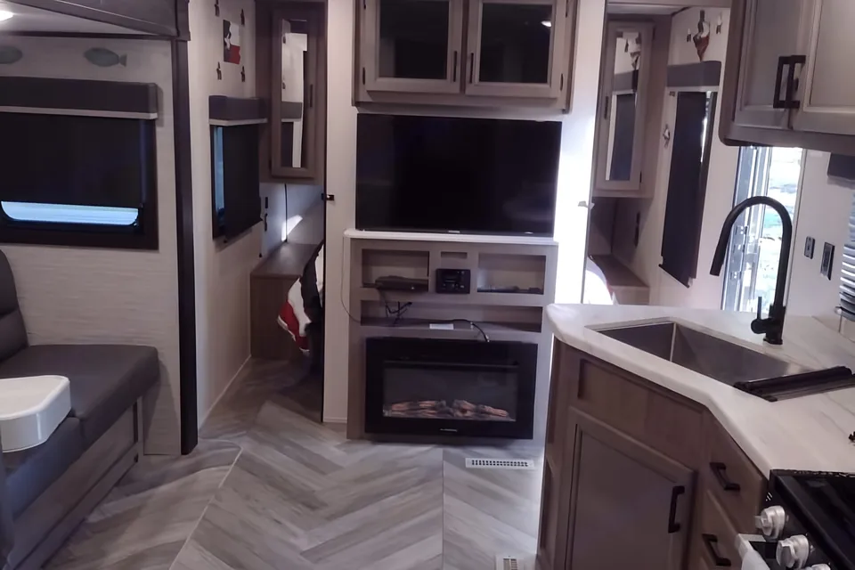 Olympia with Bunks: Delivery Available($85) Fully Equipped: No Prep Fee