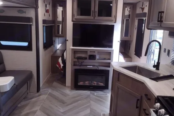 Olympia with Bunks: Delivery Available($85) Fully Equipped: No Prep Fee