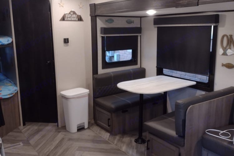 Olympia with Bunks: Delivery Available($85) Fully Equipped: No Prep Fee