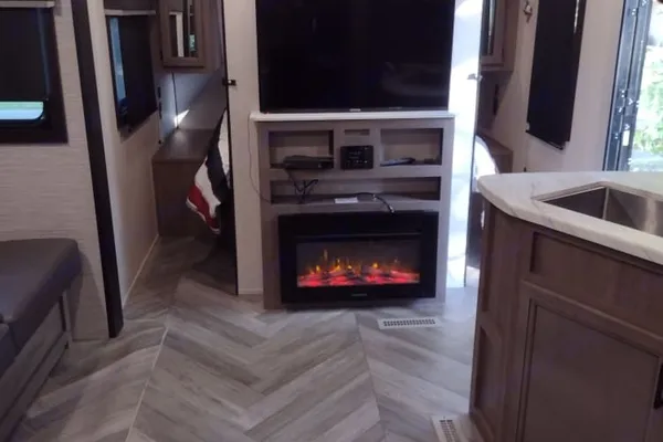 Olympia with Bunks: Delivery Available($85) Fully Equipped: No Prep Fee
