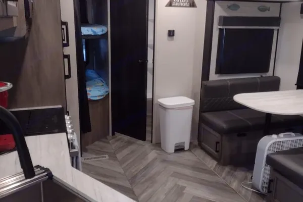 Olympia with Bunks: Delivery Available($85) Fully Equipped: No Prep Fee