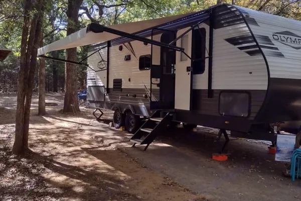 Olympia with Bunks: Delivery Available($85) Fully Equipped: No Prep Fee