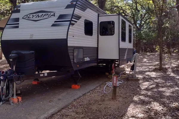 Olympia with Bunks: Delivery Available($85) Fully Equipped: No Prep Fee