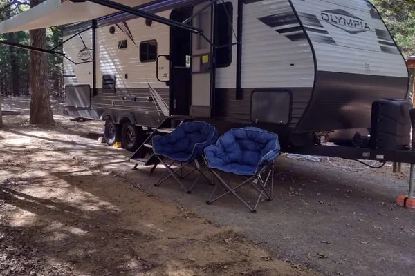 Olympia with Bunks: Delivery Available($85) Fully Equipped: No Prep Fee