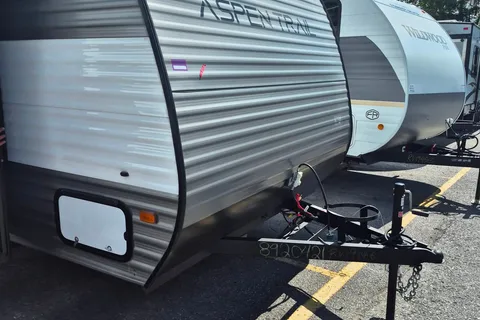 Vanessa's family friendly Aspen trail 2025 Travel Trailer
