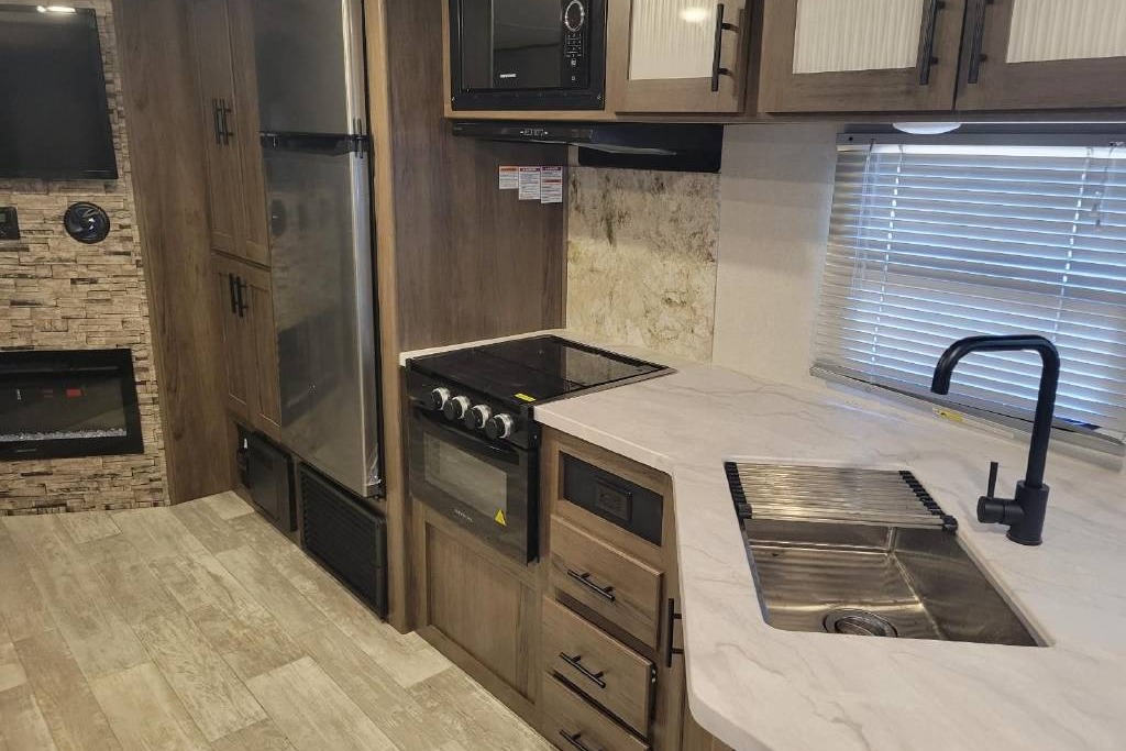 [15] Stress Free RVs - 2021 XXL - Avenger - Family Bunkhouse