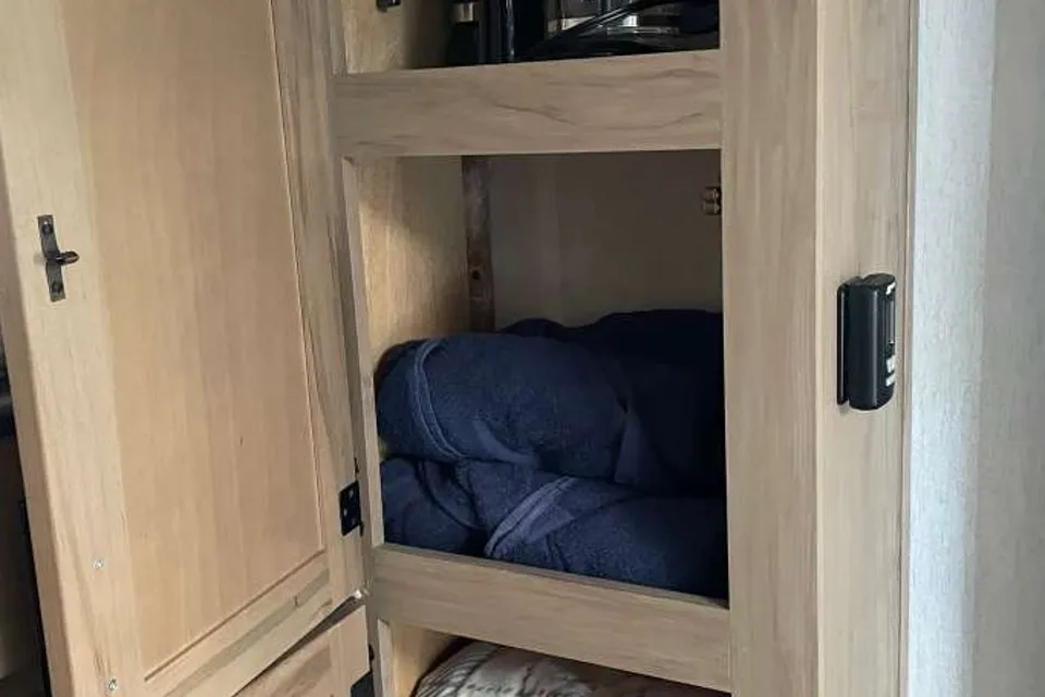 CL 17 CHEROKEE GREY WOLF Travel Trailer
