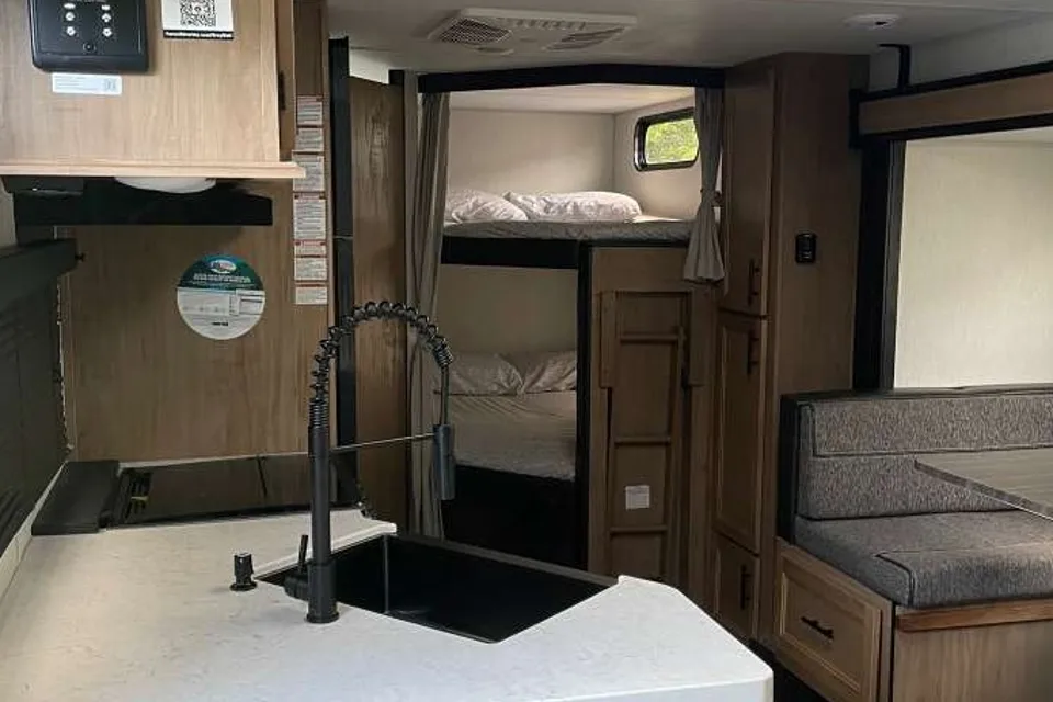 CL 17 CHEROKEE GREY WOLF Travel Trailer