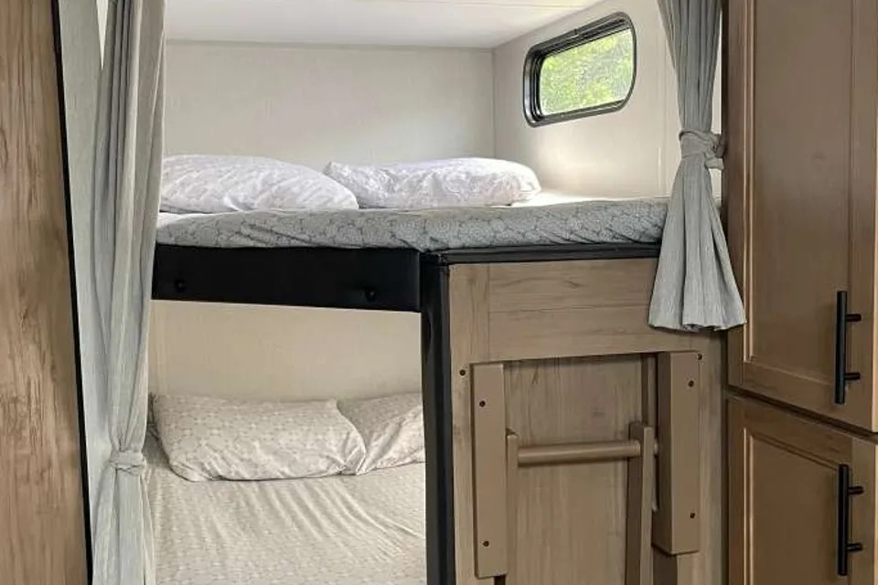 CL 17 CHEROKEE GREY WOLF Travel Trailer