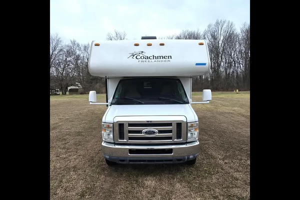 Fireside RV's Coachmen Freelander 32BH Class C Bunkhouse - LMI2133