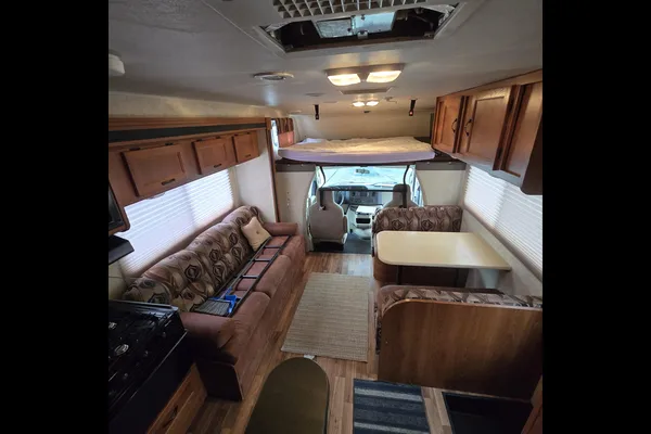 Fireside RV's Coachmen Freelander 32BH Class C Bunkhouse - LMI2133