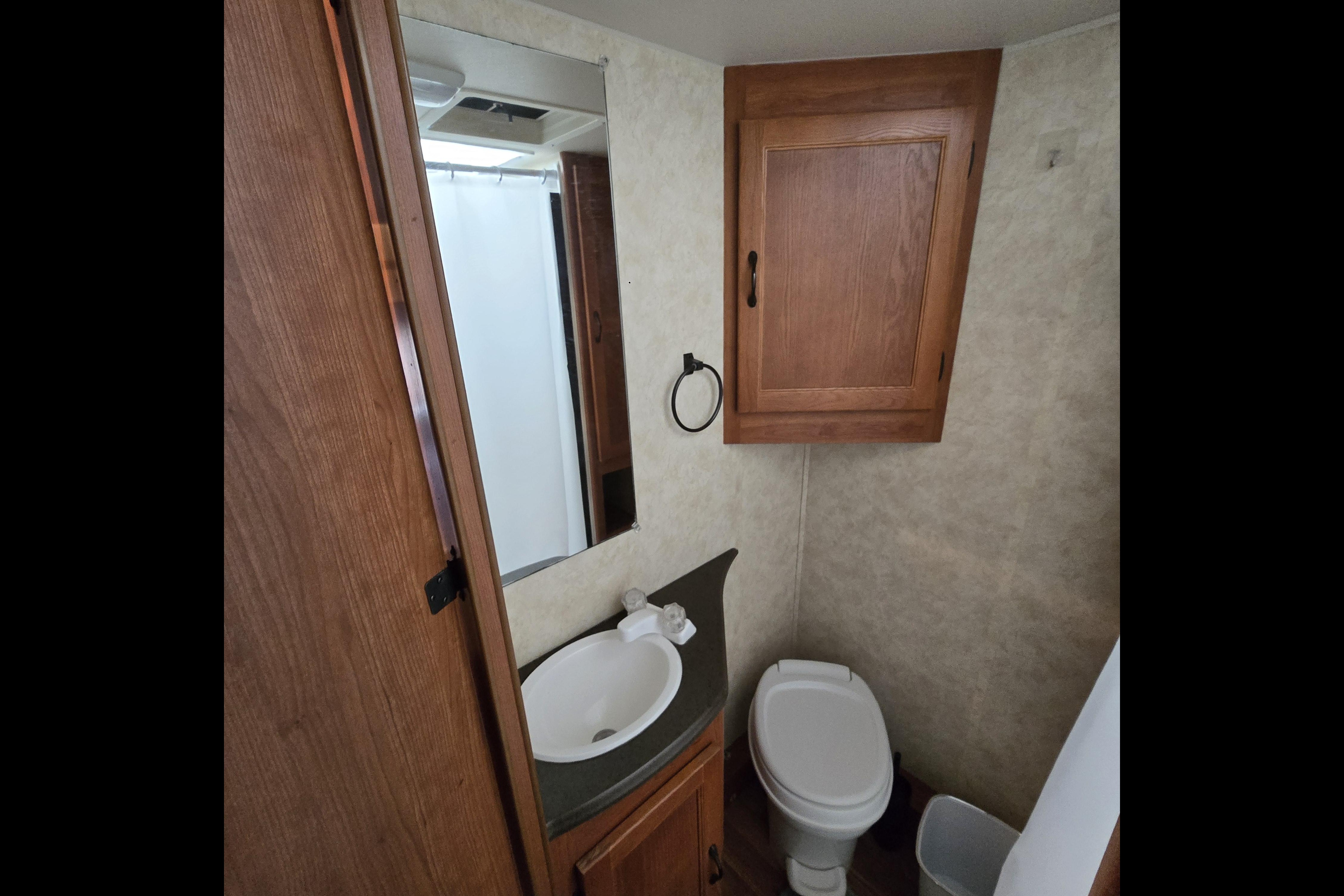 Fireside RV's Coachmen Freelander 32BH Class C Bunkhouse - LMI2133