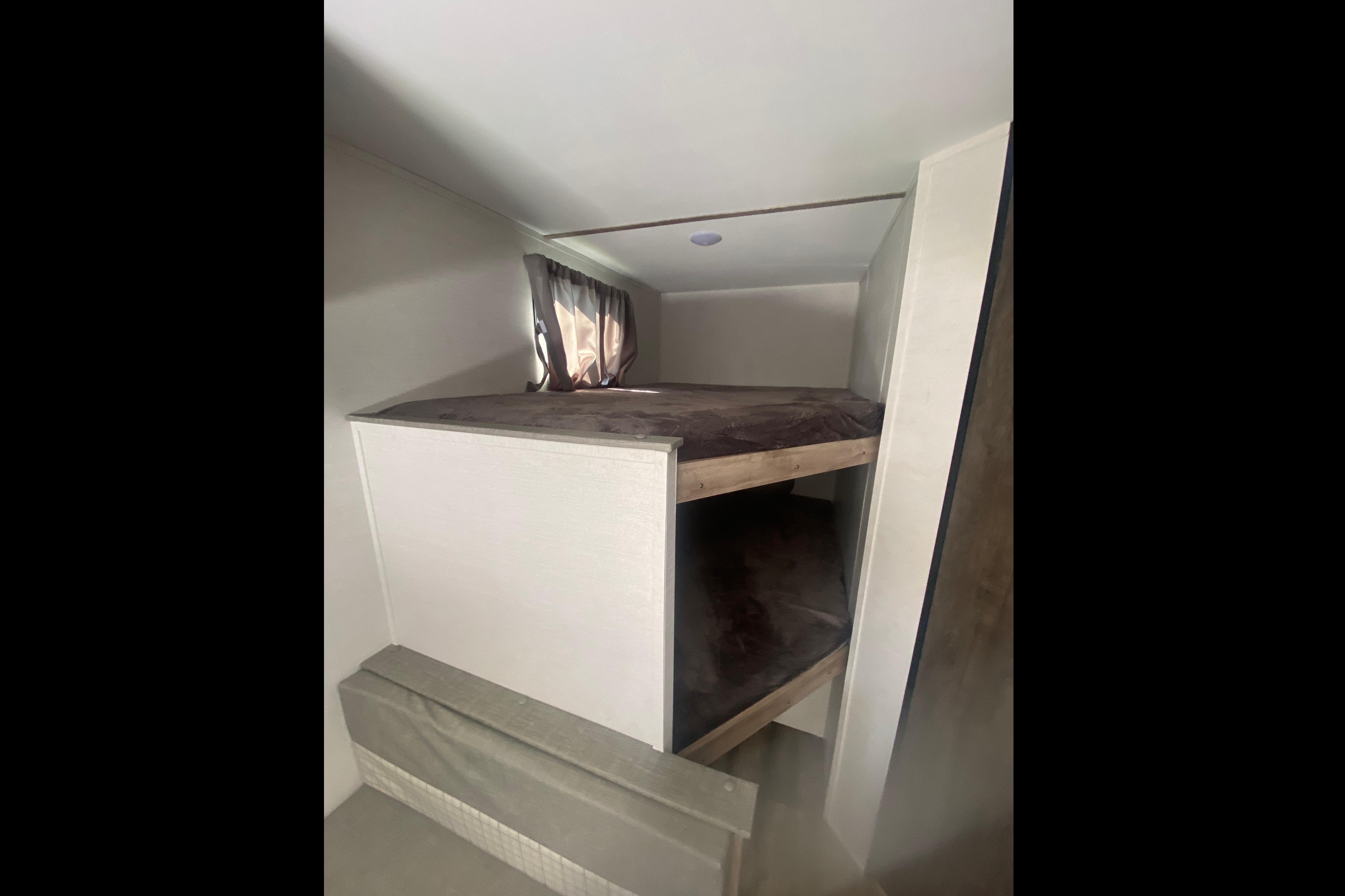 Sunny & Harvey’s 2024 Grand River 22mb Travel Trailer