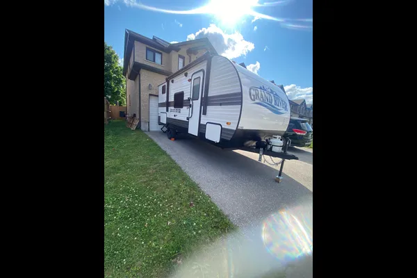 Sunny & Harvey’s 2024 Grand River 22mb Travel Trailer