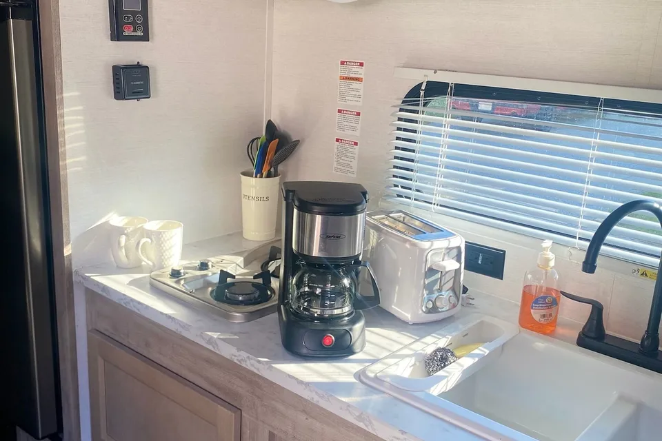 Sunny & Harvey’s 2024 Grand River 22mb Travel Trailer