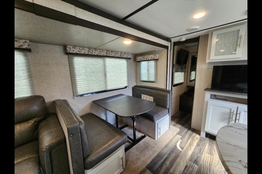 Keystone Bullet "Shelly": Private BR, Pets OK, Film Production Ready, Delivery Offered