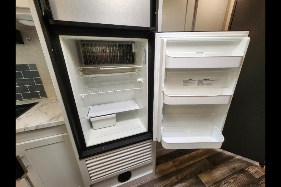 Keystone Bullet "Shelly": Private BR, Pets OK, Film Production Ready, Delivery Offered