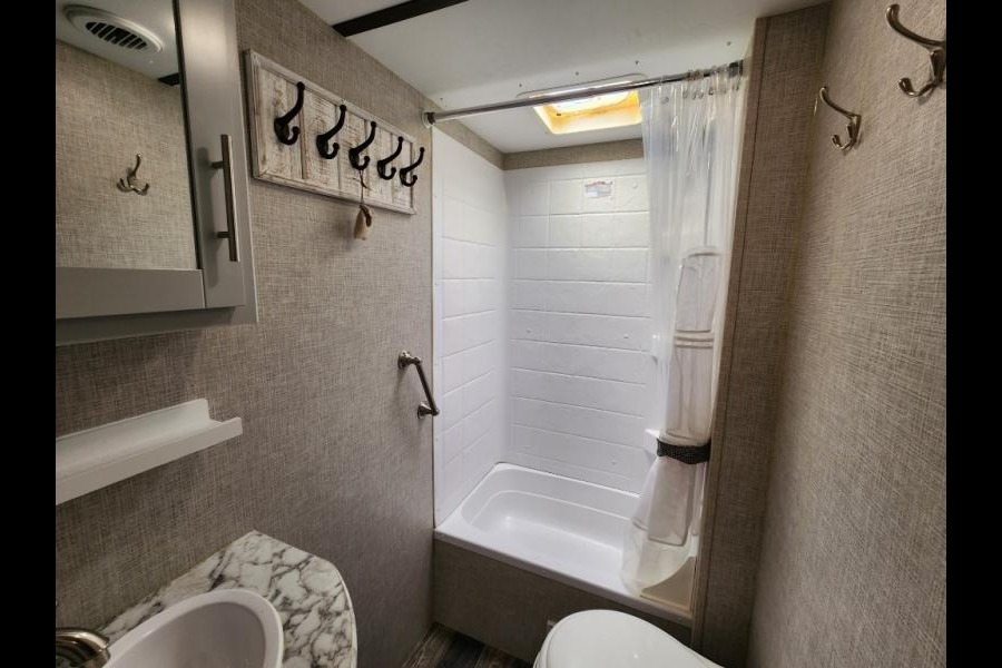Keystone Bullet "Shelly": Private BR, Pets OK, Film Production Ready, Delivery Offered
