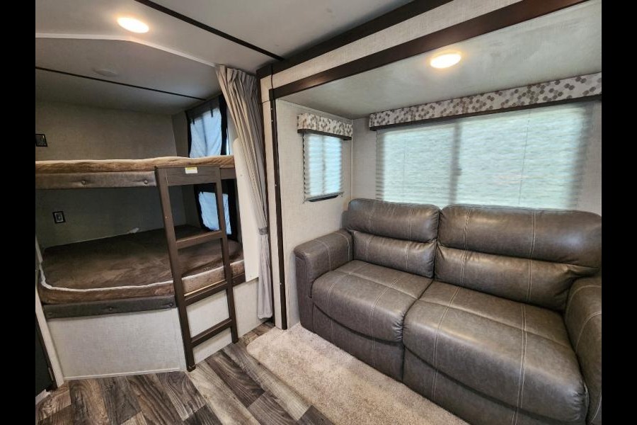 Keystone Bullet "Shelly": Private BR, Pets OK, Film Production Ready, Delivery Offered