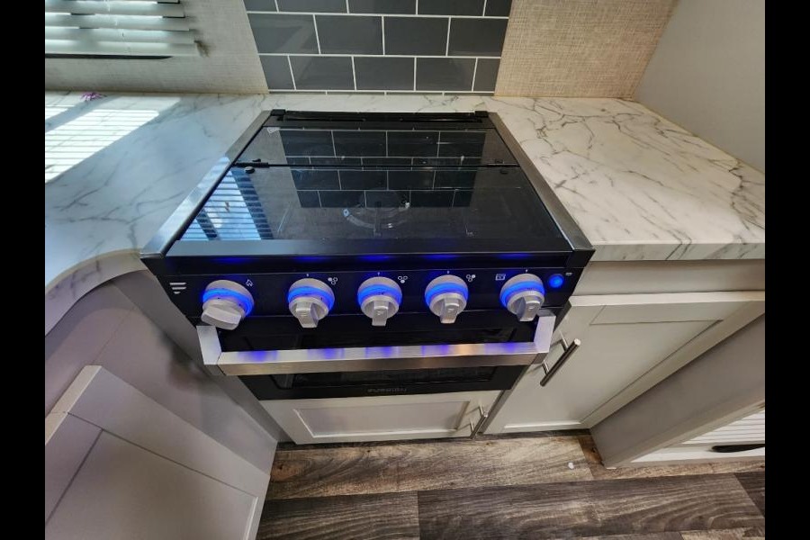 Keystone Bullet "Shelly": Private BR, Pets OK, Film Production Ready, Delivery Offered