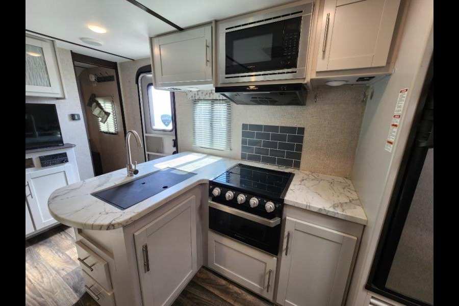 Keystone Bullet "Shelly": Private BR, Pets OK, Film Production Ready, Delivery Offered