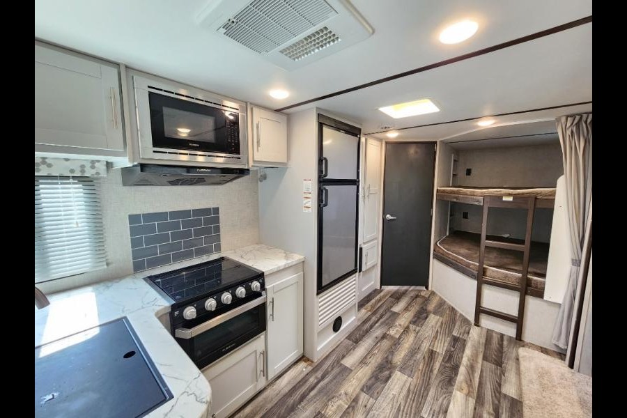 Keystone Bullet "Shelly": Private BR, Pets OK, Film Production Ready, Delivery Offered