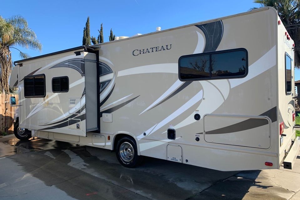 [34] Stress Free RVs - 2018 XL - Class C - Chateau - Sleeps 10