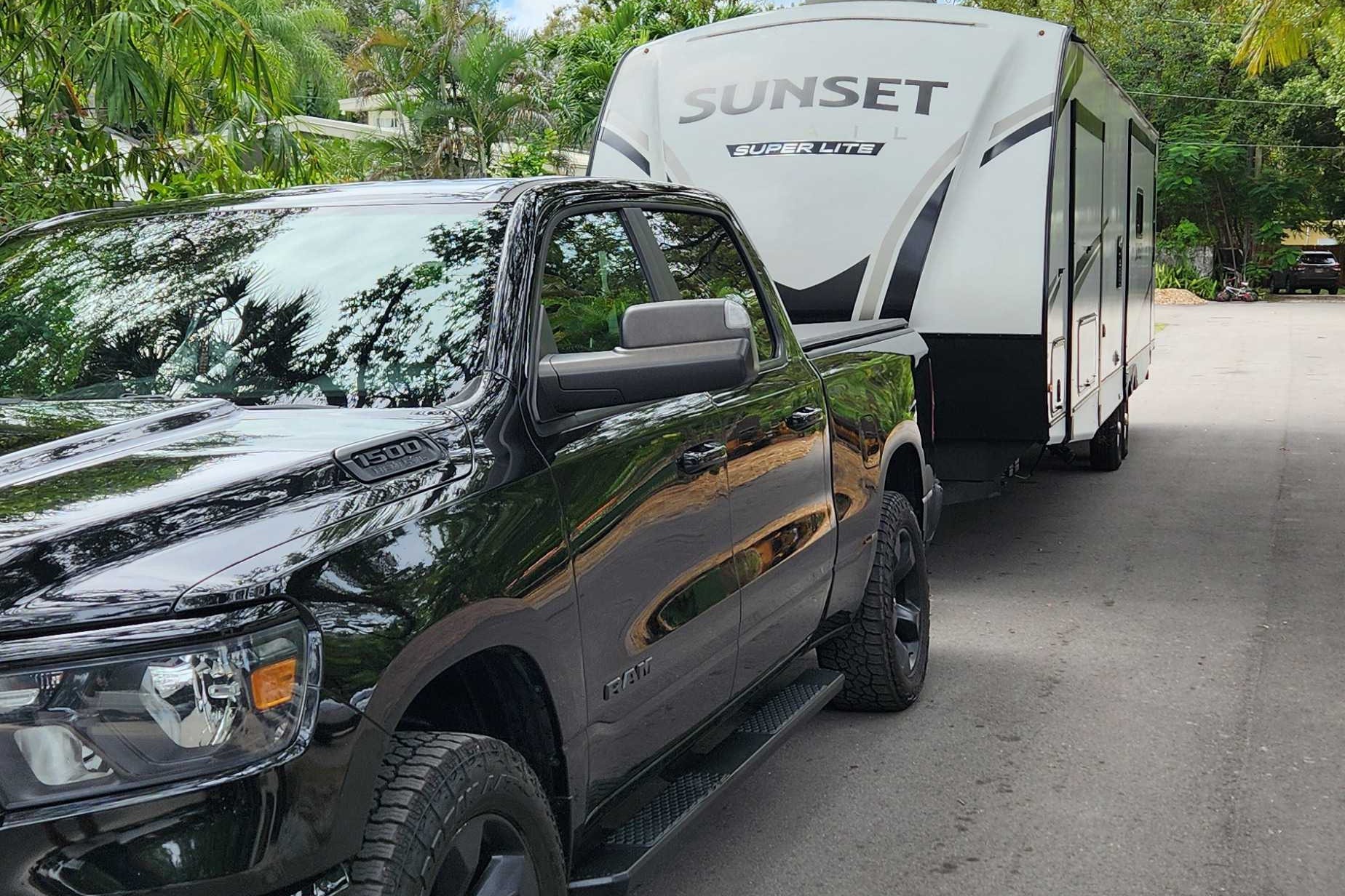 SandsVilla's Crossroads Sunset Trail SS330SI Travel Trailer