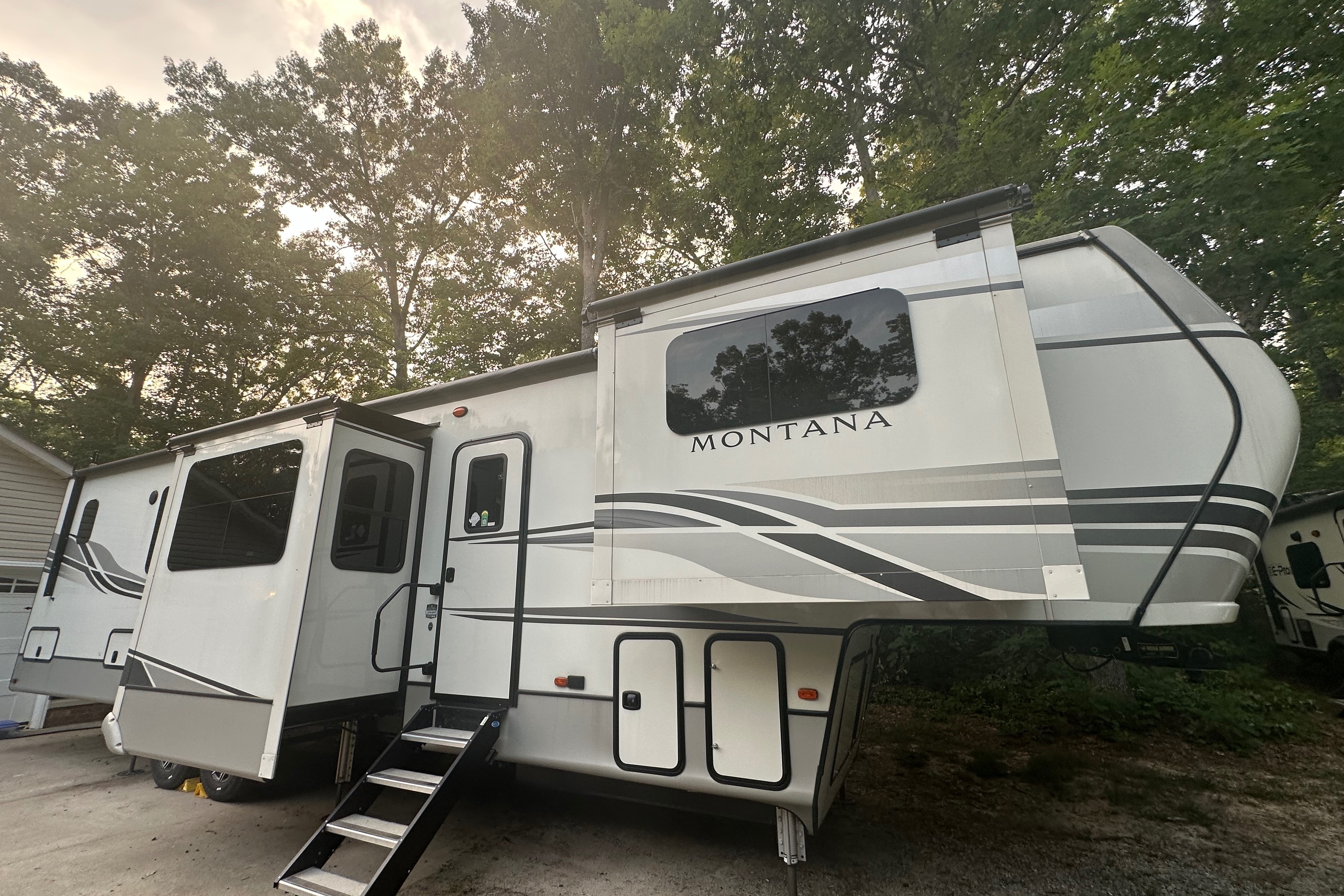 2022 Keystone Montana 3763BP Fifth Wheel