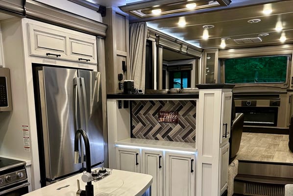 2022 Keystone Montana 3763BP Fifth Wheel