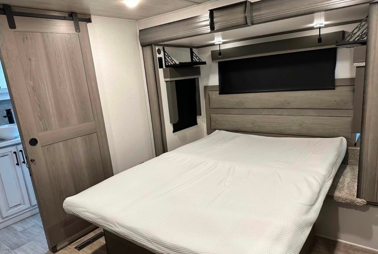 2022 Keystone Montana 3763BP Fifth Wheel