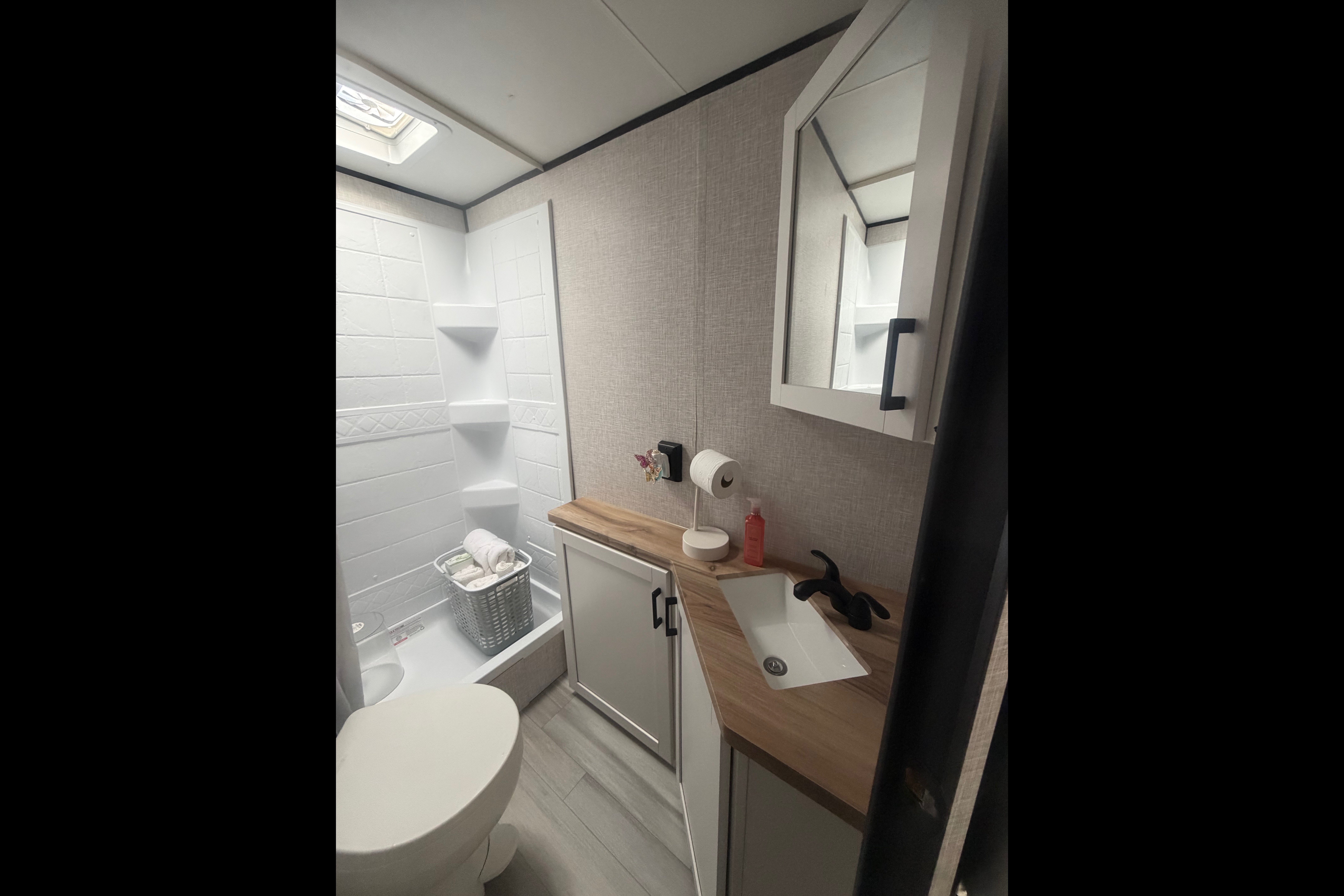 Irma's Highland Ridge RV 26BHS Travel Trailer W/Solar