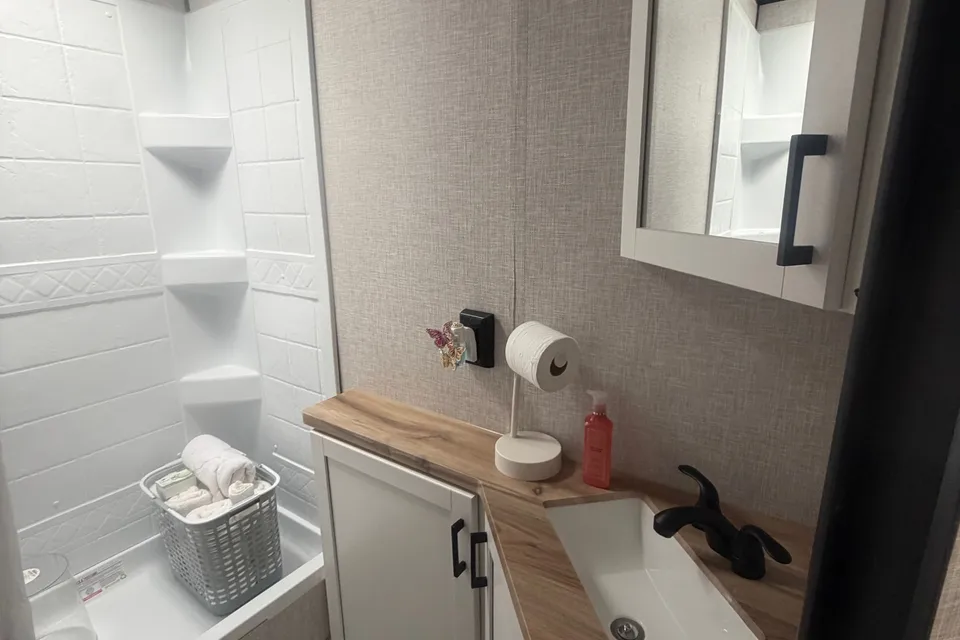 Irma's Highland Ridge RV 26BHS Travel Trailer W/Solar