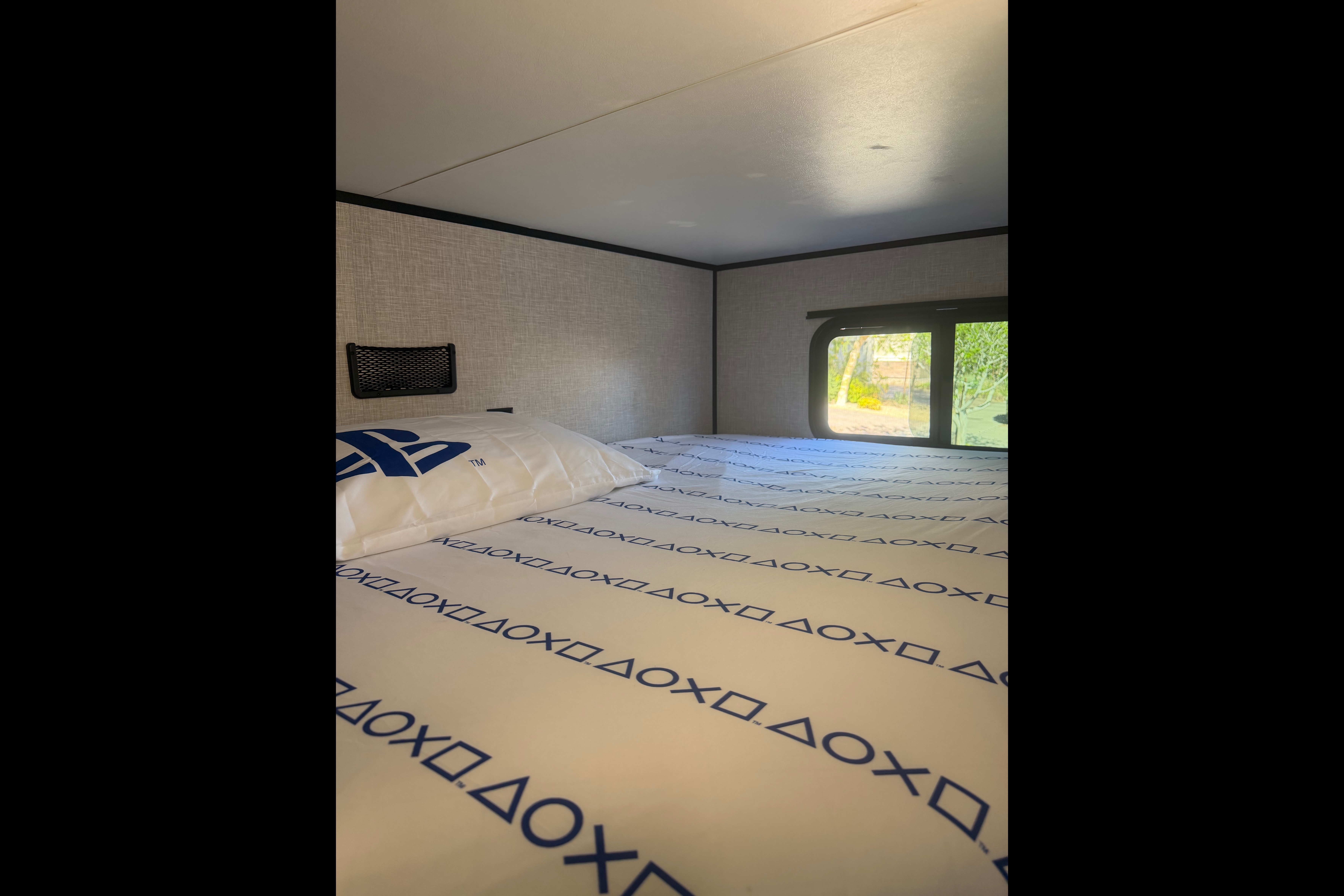 Irma's Highland Ridge RV 26BHS Travel Trailer W/Solar