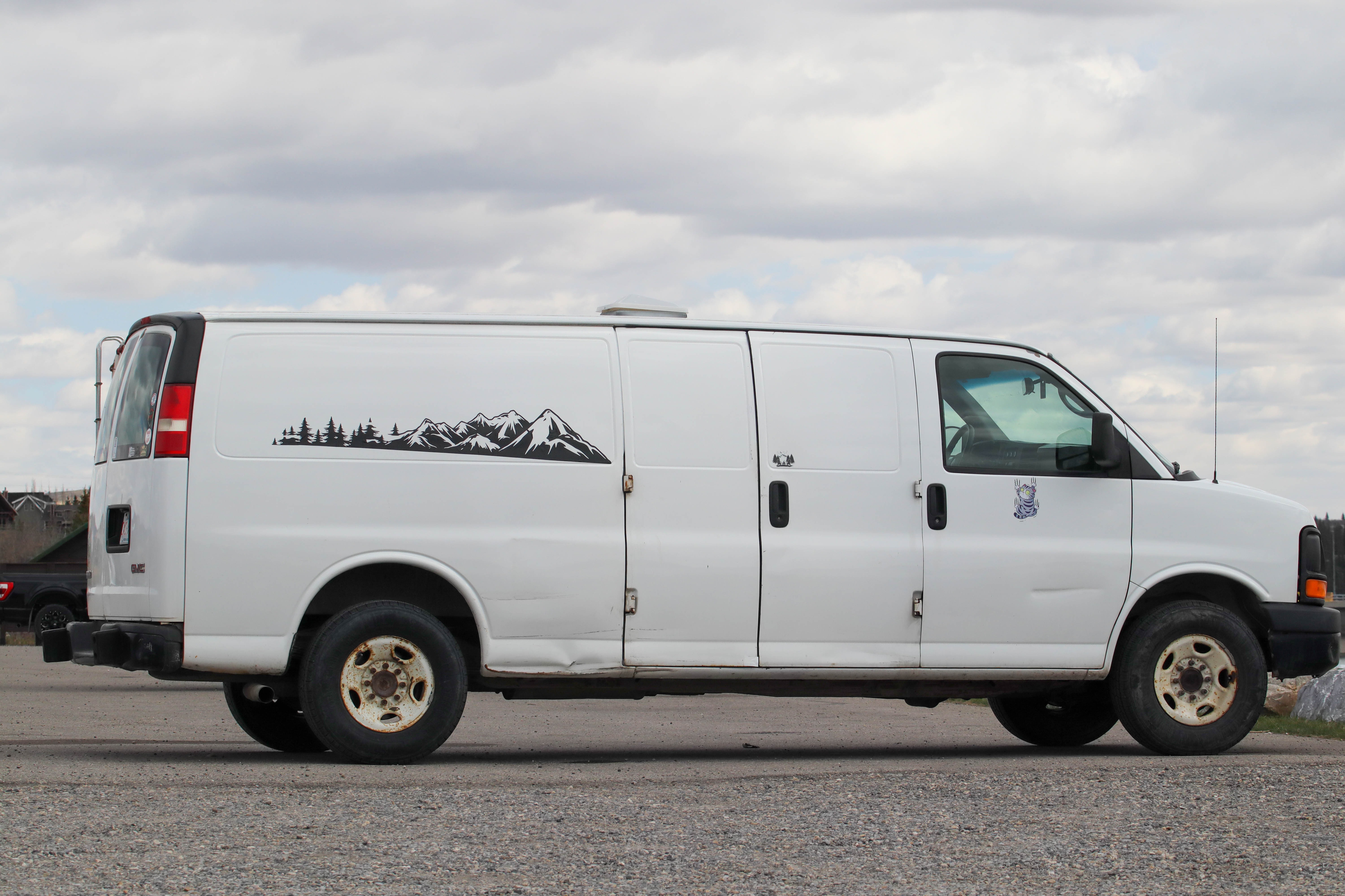 Banff Scenic Cruiser | Reliable & Comfy GMC 2500