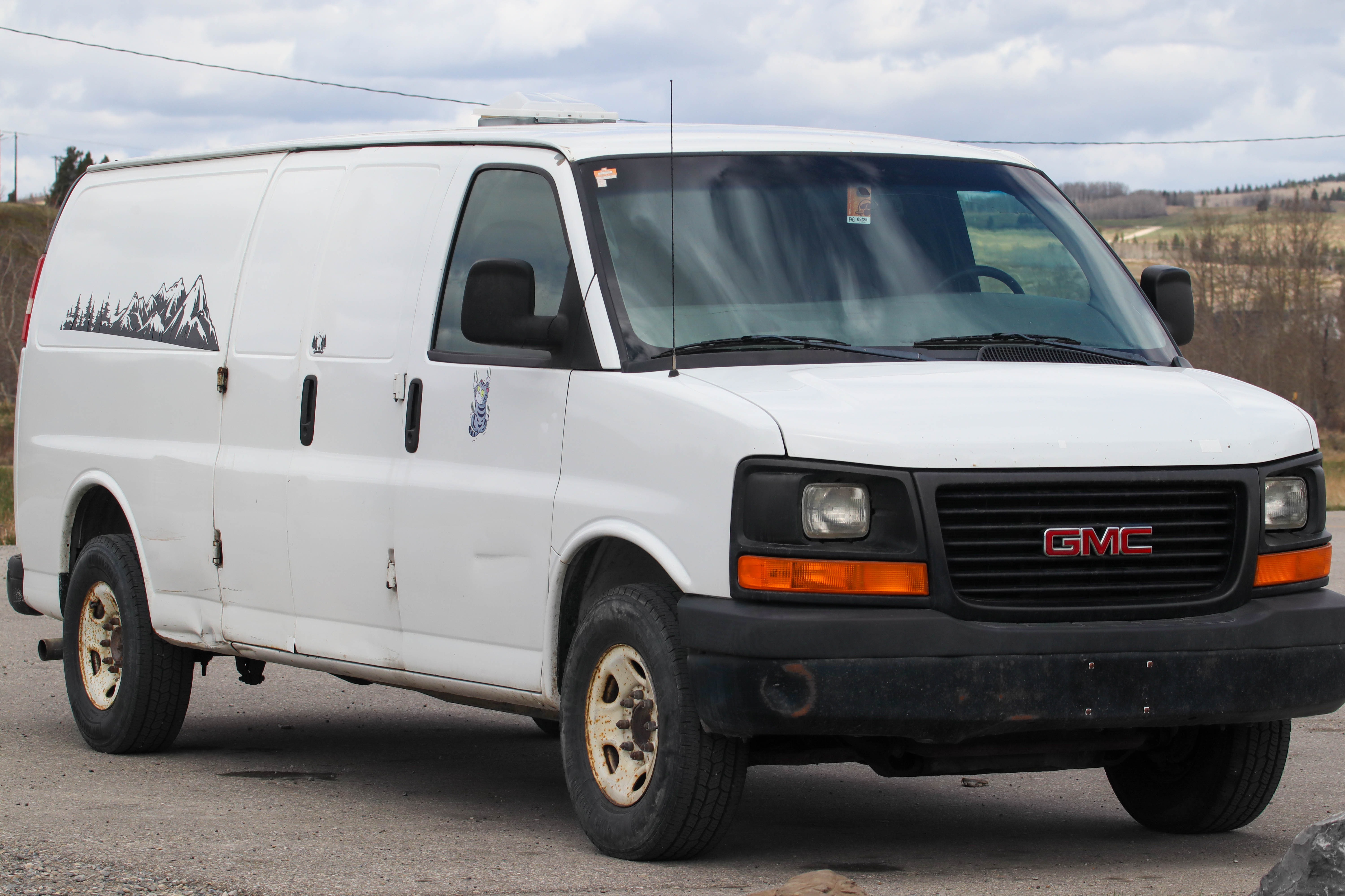 Banff Scenic Cruiser | Reliable & Comfy GMC 2500