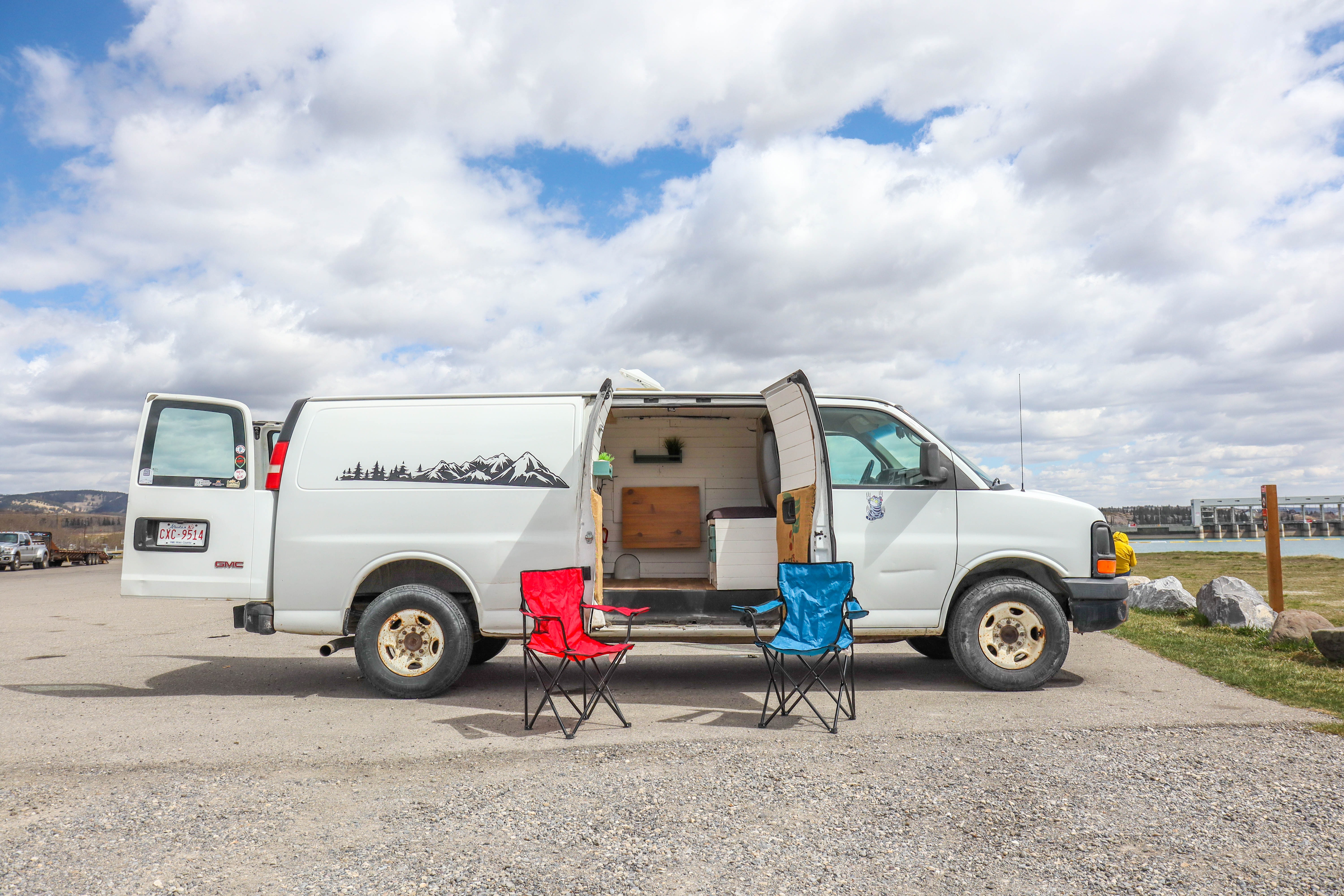 Banff Scenic Cruiser | Reliable & Comfy GMC 2500