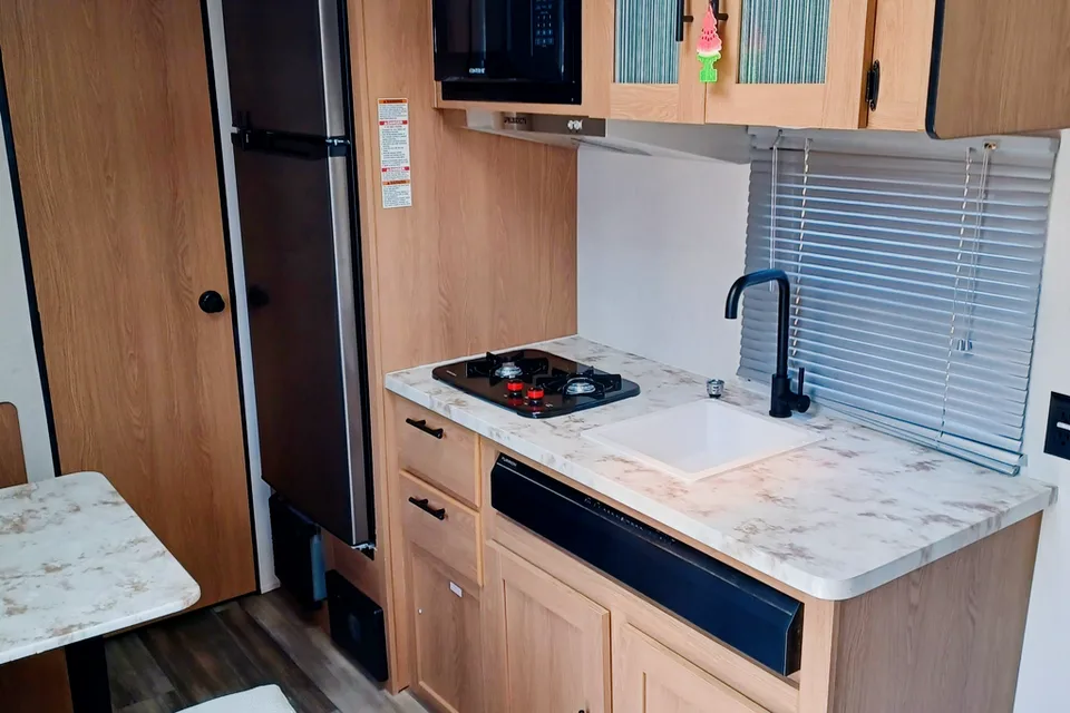 *RV for Small Families - Sleeps 4*