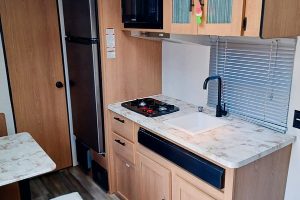 *RV for Small Families - Sleeps 4*