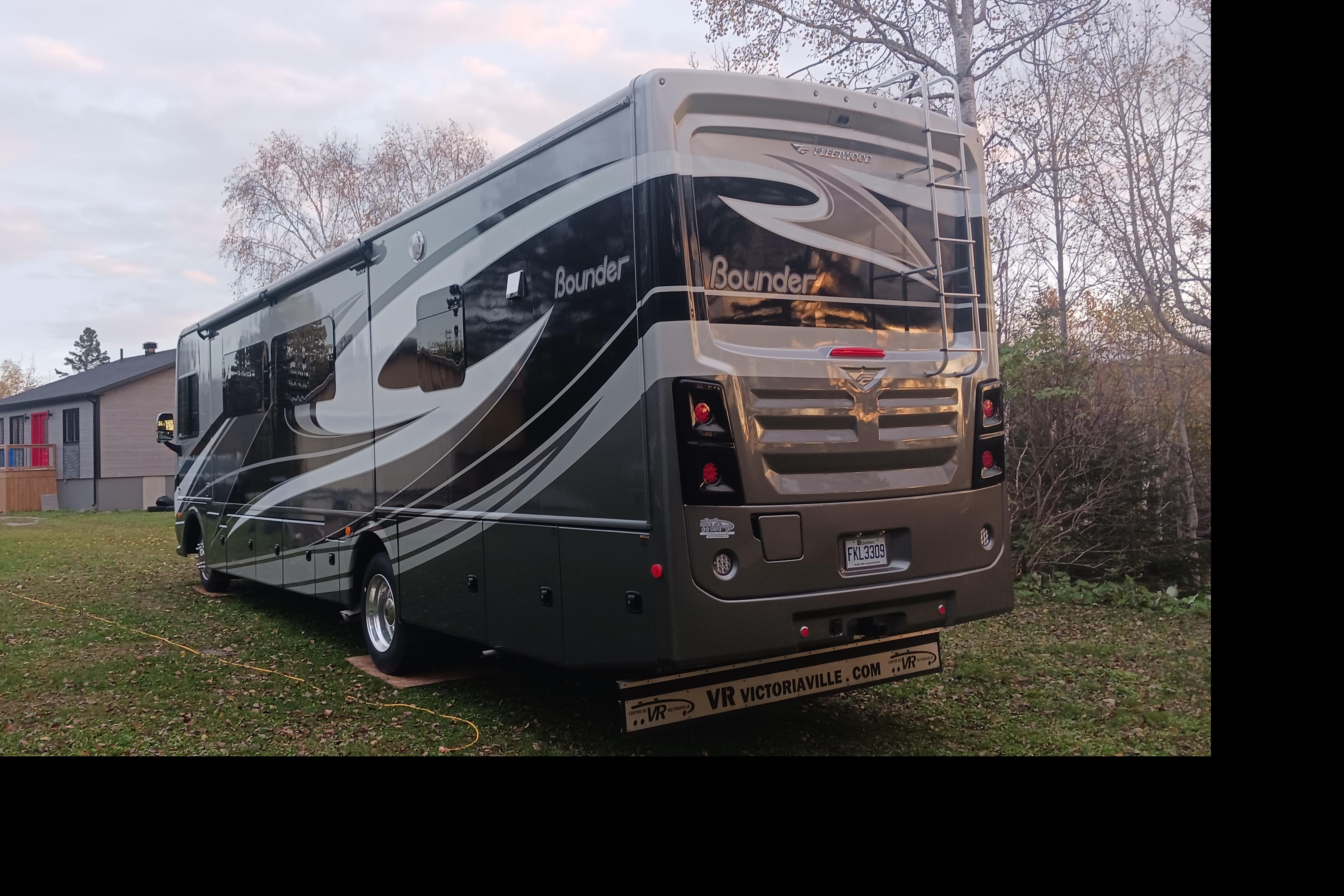 Randy's Ford Fleetwood bounder 35k Class A