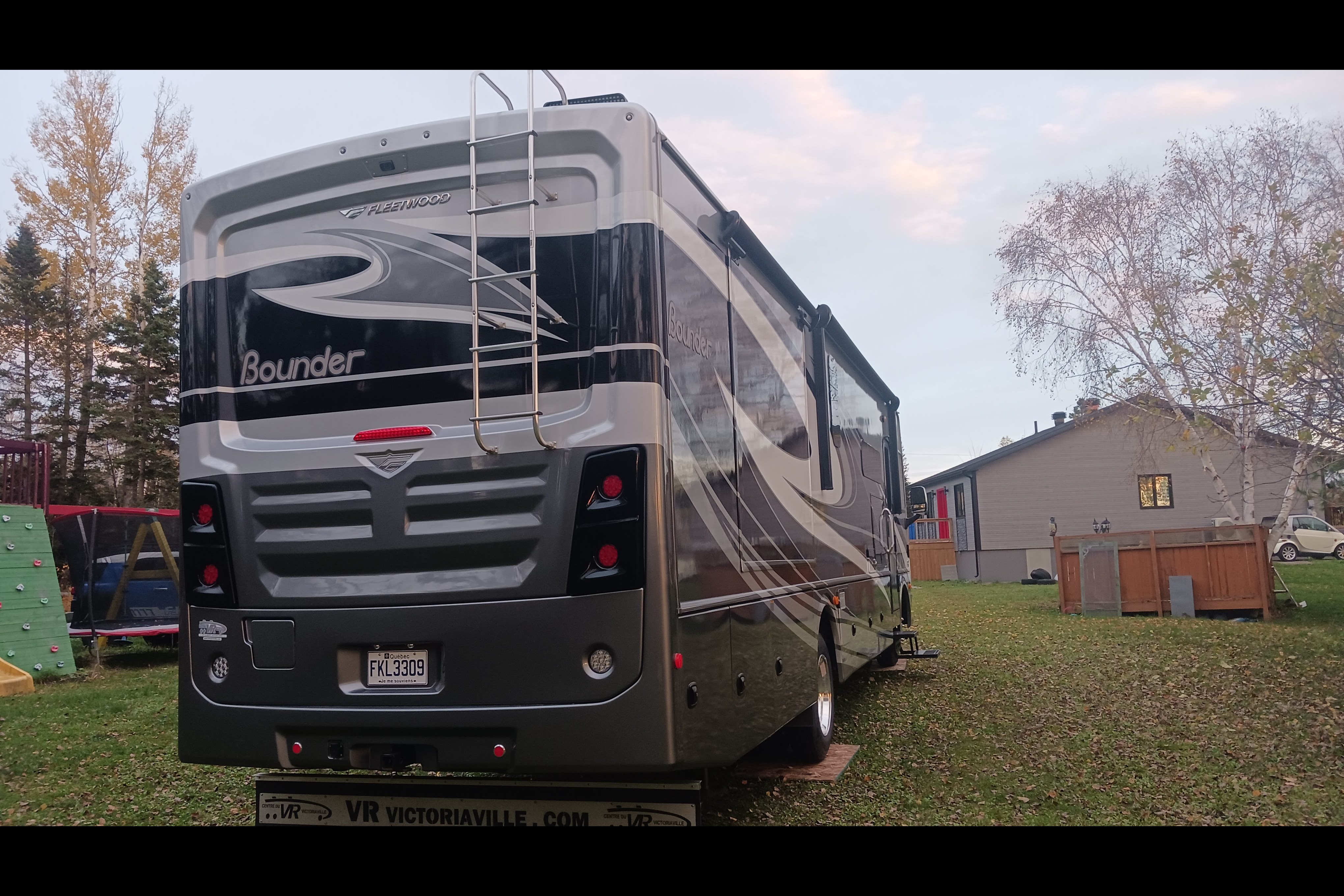 Randy's Ford Fleetwood bounder 35k Class A