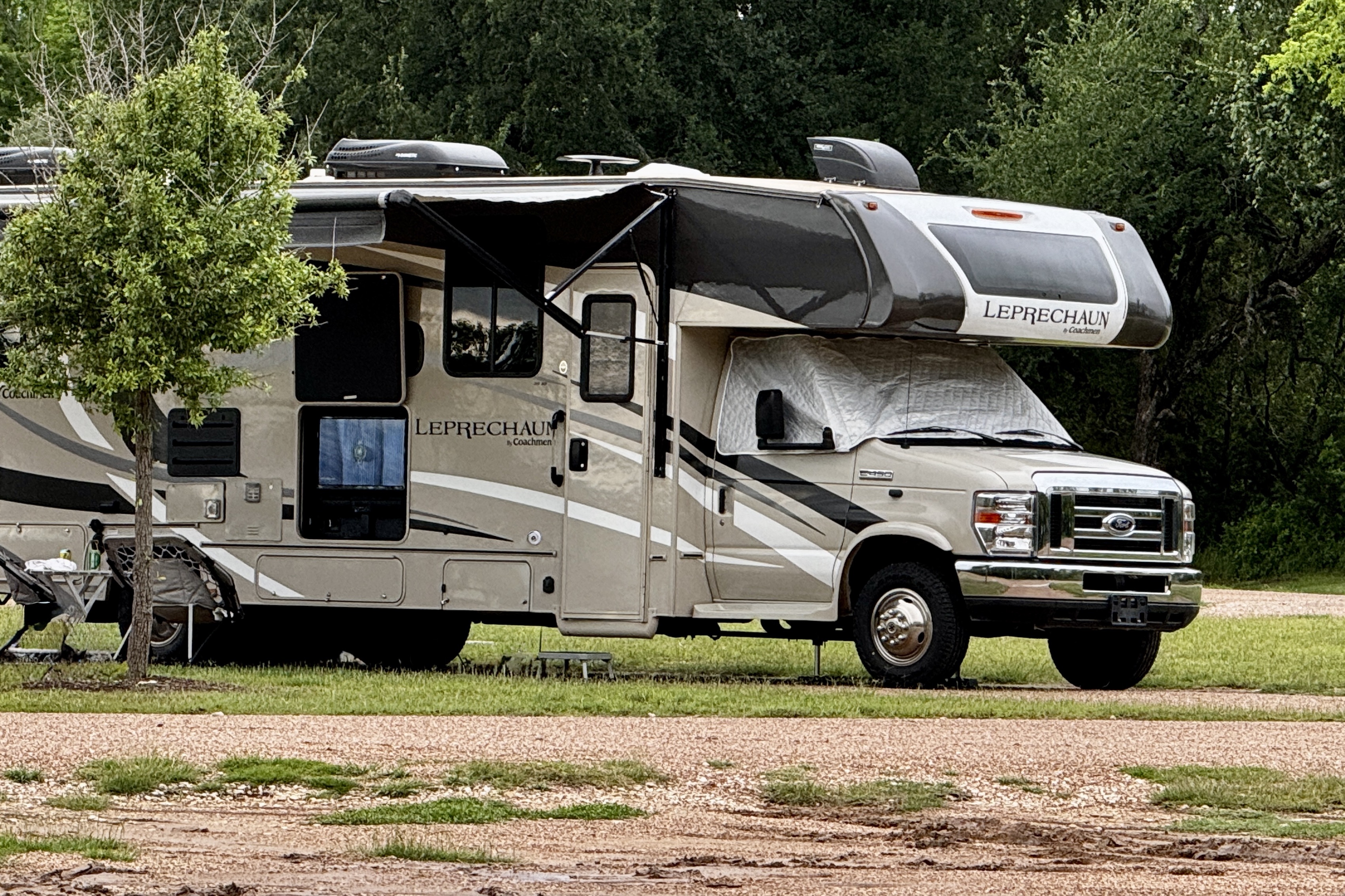 Hit the road in style and comfort! 2021 Coachmen Leprechaun!