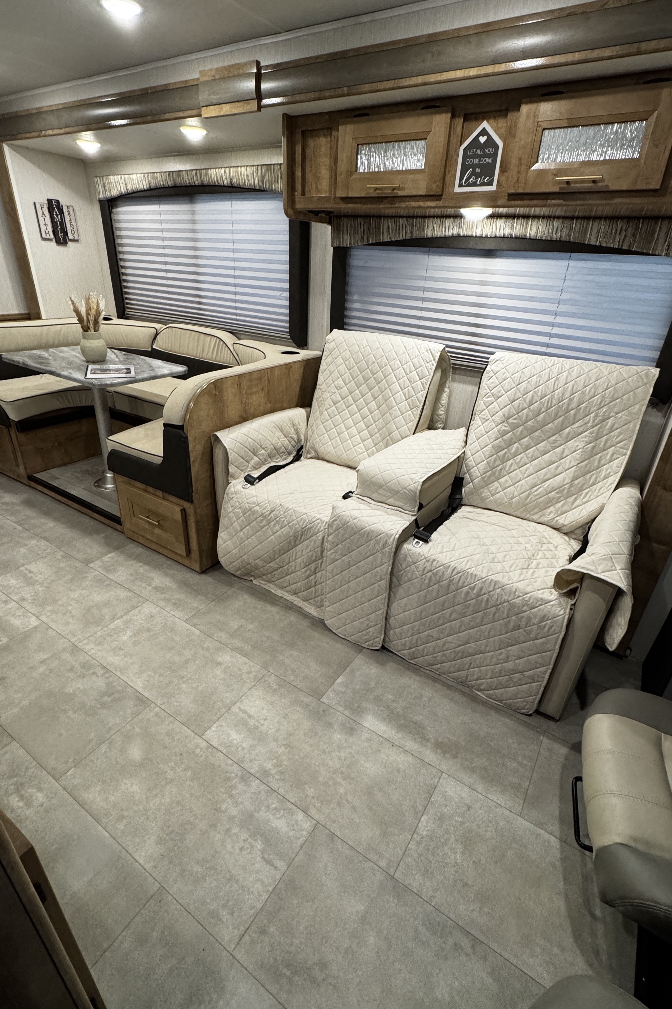 Hit the road in style and comfort! 2021 Coachmen Leprechaun!