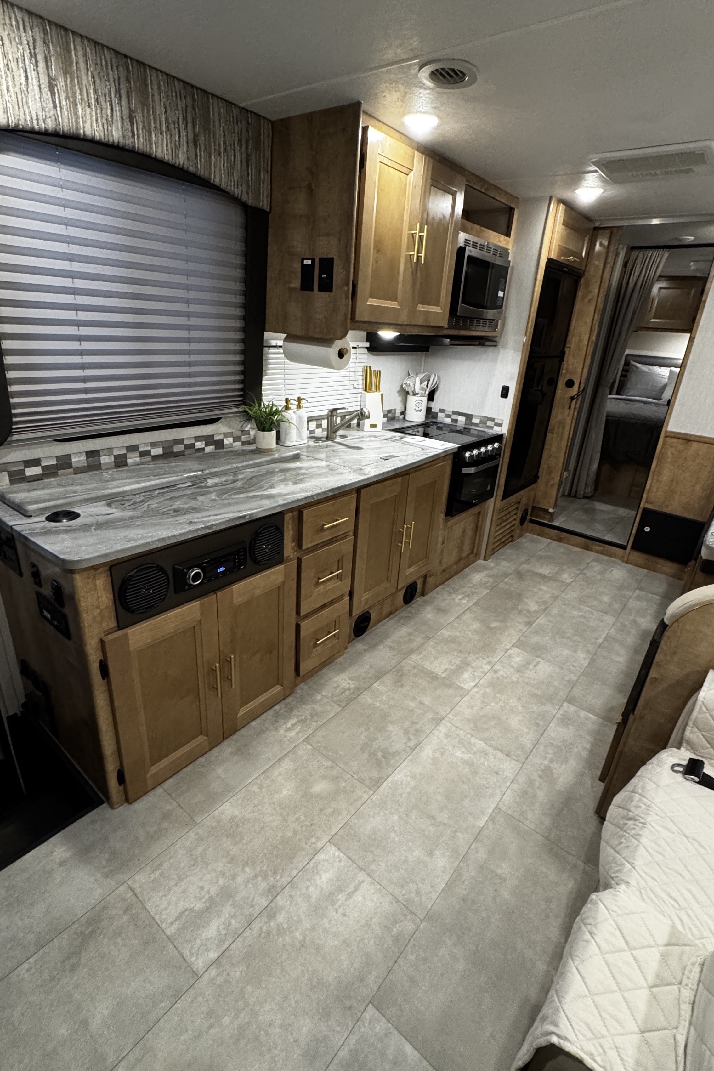 Hit the road in style and comfort! 2021 Coachmen Leprechaun!