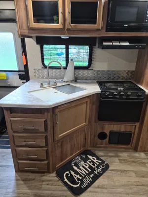 Jeff's Jayco Jay Feather 27BH Travel Trailer